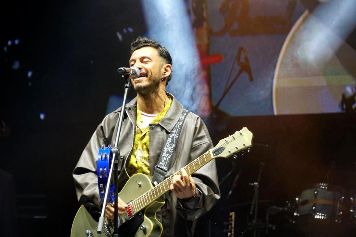 Tekirdağ Kiraz Festivali'nde Kolpa ve Buray sahne alırken çekilmiş kalabalık görüntüsü.