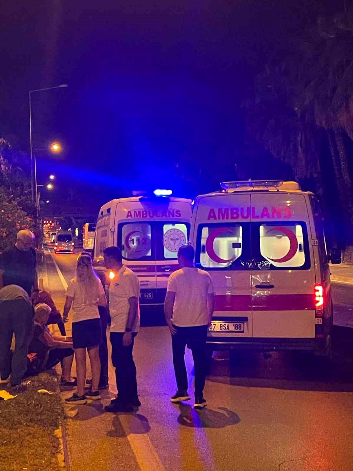 Alanya'da yol kenarında kaza yeri