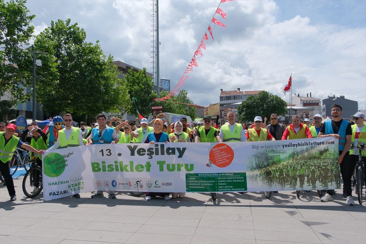 Yeşilay'ın Amasya ve Çorum'da düzenlediği sağlıklı yaşam bisiklet turundan bir görüntü.