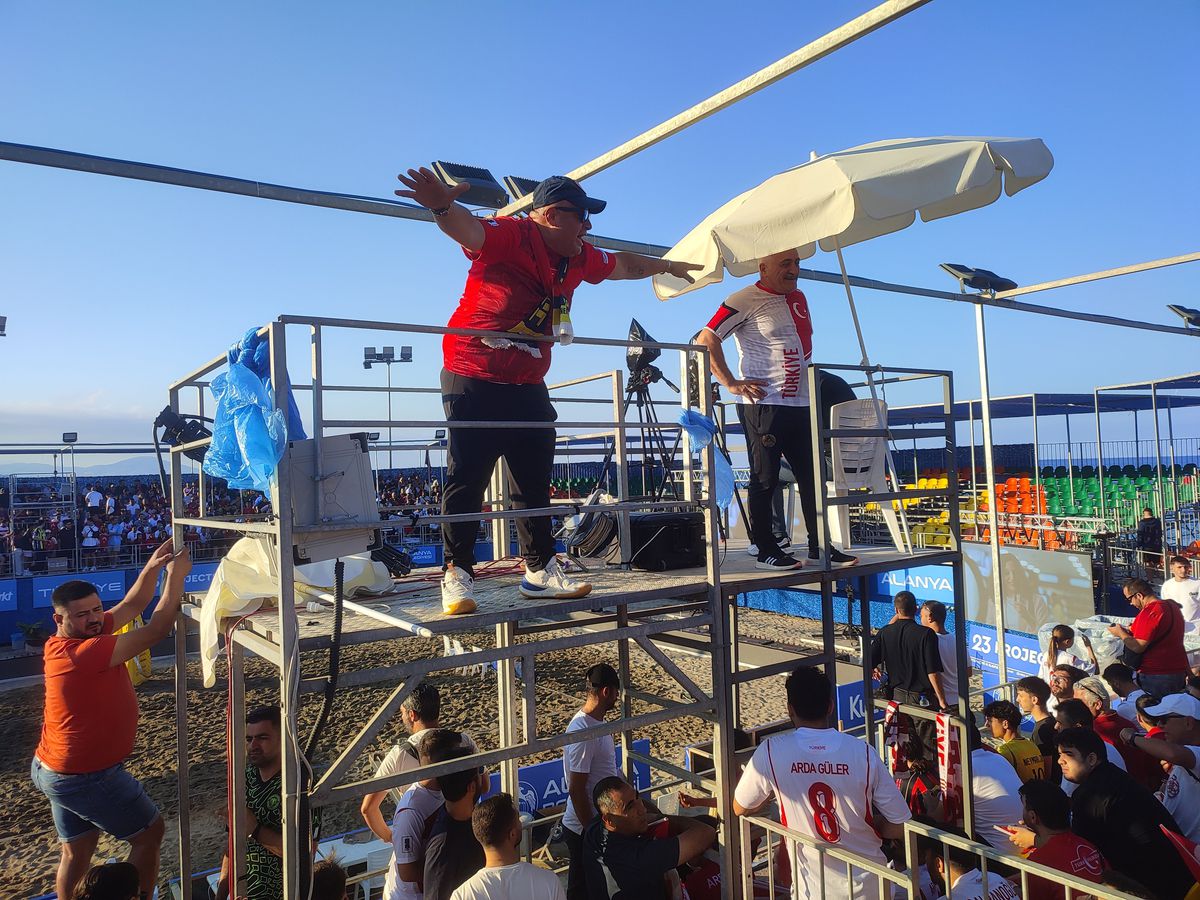 Antalya'da, antik tiyatroda milli maç heyecanı
