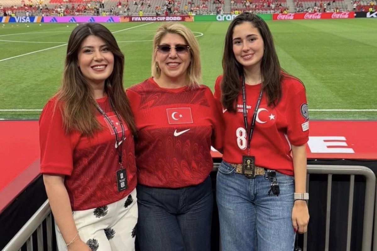 Arda Güler'e tribünden ailesi ve kız arkadaşı Duru Nayman'dan destek.