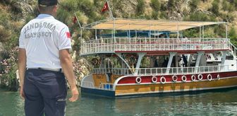 Birecik Baraj Gölü'nde arızalanan teknedeki 40 kişi kurtarıldı