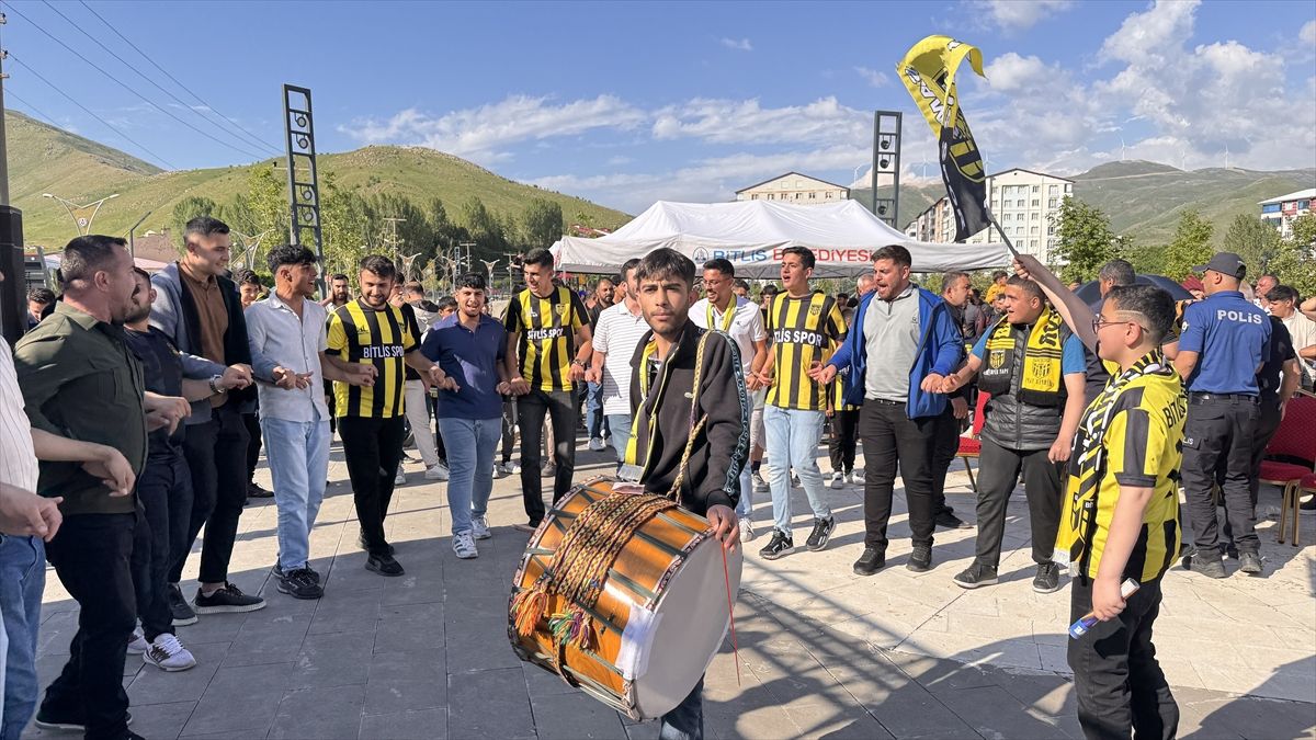 Bitlis 1916 Spor'un 3. Lig'e yükselmesi kentte coşkuyla kutlandı