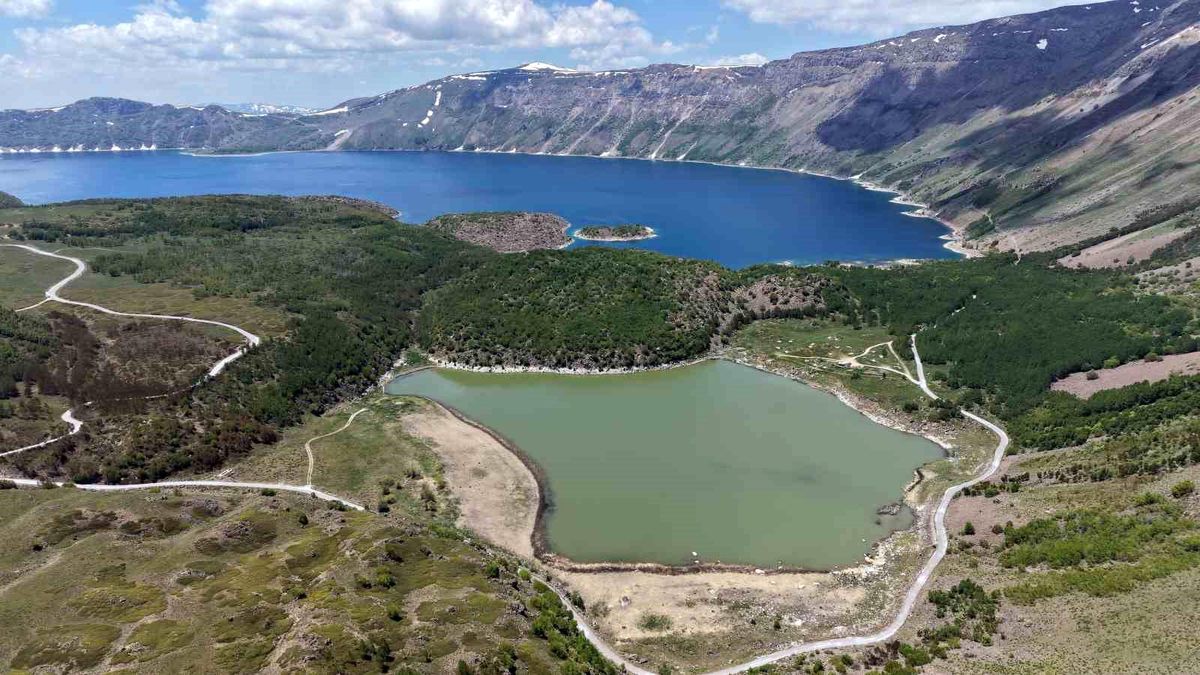 Bitlis'in doğa harikası Nemrut'ta hafta sonu hareketliliği