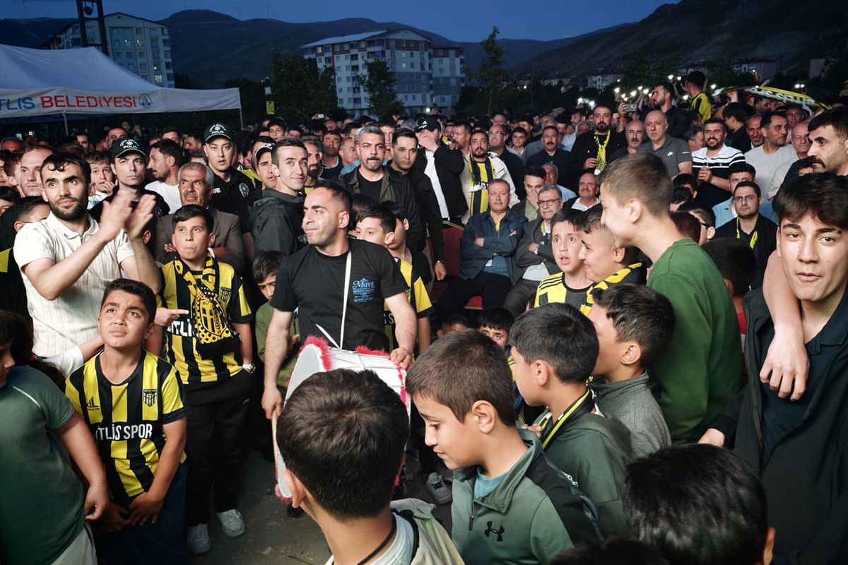 Bitlis Spor, 3'üncü Lig'e yükseldi, taraftarlar sokağa döküldü