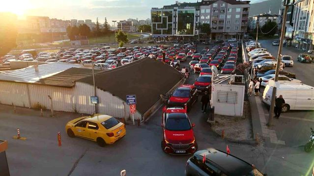 Bursa’da A Milli Takım coşkusu sokaklara taştı, 250 araçlık konvoy kenti turladı