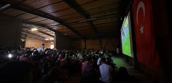 Çanakkale'de A Milli Futbol Takımı'nın maçı dev ekrandan izlendi