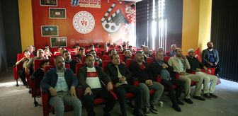 Denizli'de vatandaşlar A Milli Futbol Takımı'na destek için sabah namazında bir araya geldi