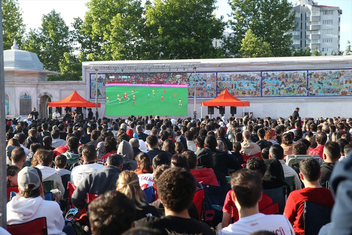 Eskişehir'de A Milli Futbol Takımı'nın maçı dev ekrandan izlendi