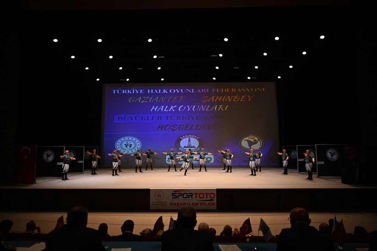 Gaziantep'te Halk Oyunları Büyükler Türkiye Şampiyonası Başladı