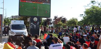 Gaziantep ve çevre illerde vatandaşlar A Milli Futbol Takımı maçını dev ekranlardan izledi