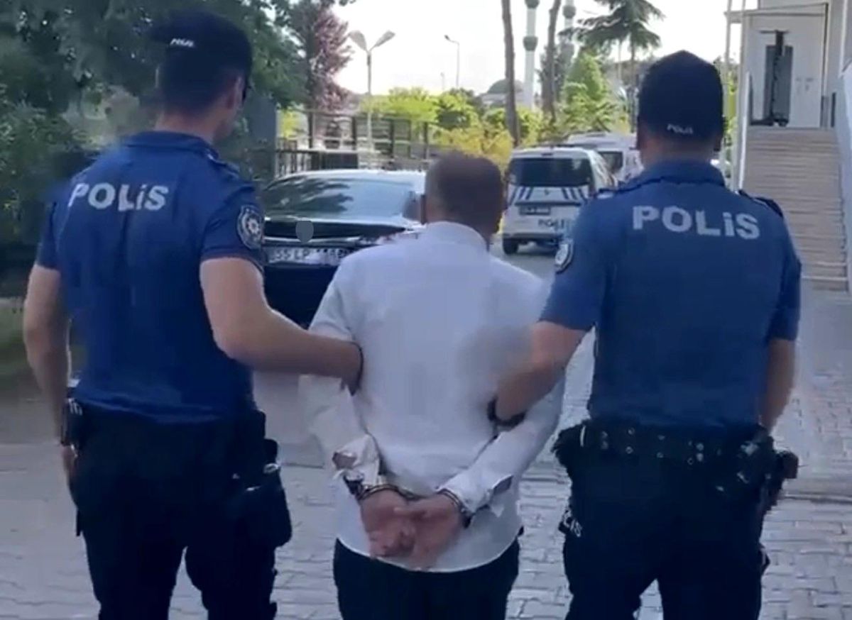 Bafra'da göçmen kaçakçılığı firarisi polis tarafından yakalanıyor