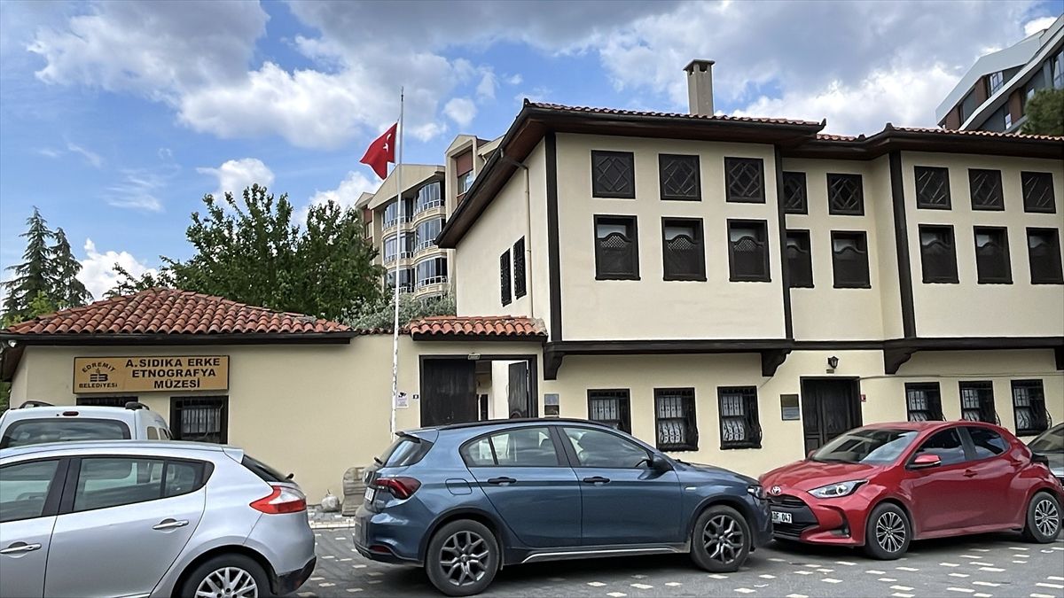 İspanya kralı için üretildiği belirtilen piyano, Balıkesir'deki müzenin gözde eseri oldu