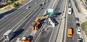 İstanbul'da midibüsün devrilmesi sonucu 12 kişi yaralandı
