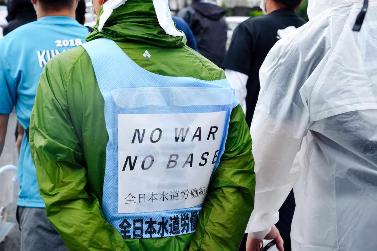 Okinawa'da polis tarafından durdurulan ABD askerleri