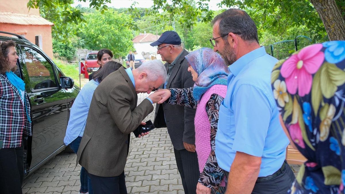 Vali Turan, Şehit Uzman Çavuş Anıl Yalap'ın ailesini ziyaret etti