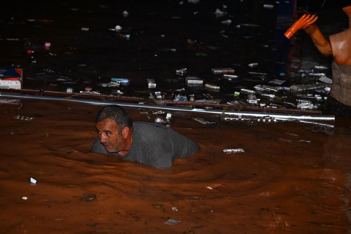 Kırşehir'de sel sularının bastığı bir sokak