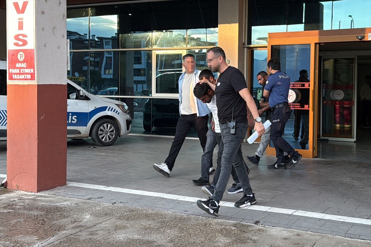 Konya'da araçlarında uyuşturucu ele geçirilen 2 şüpheli tutuklandı