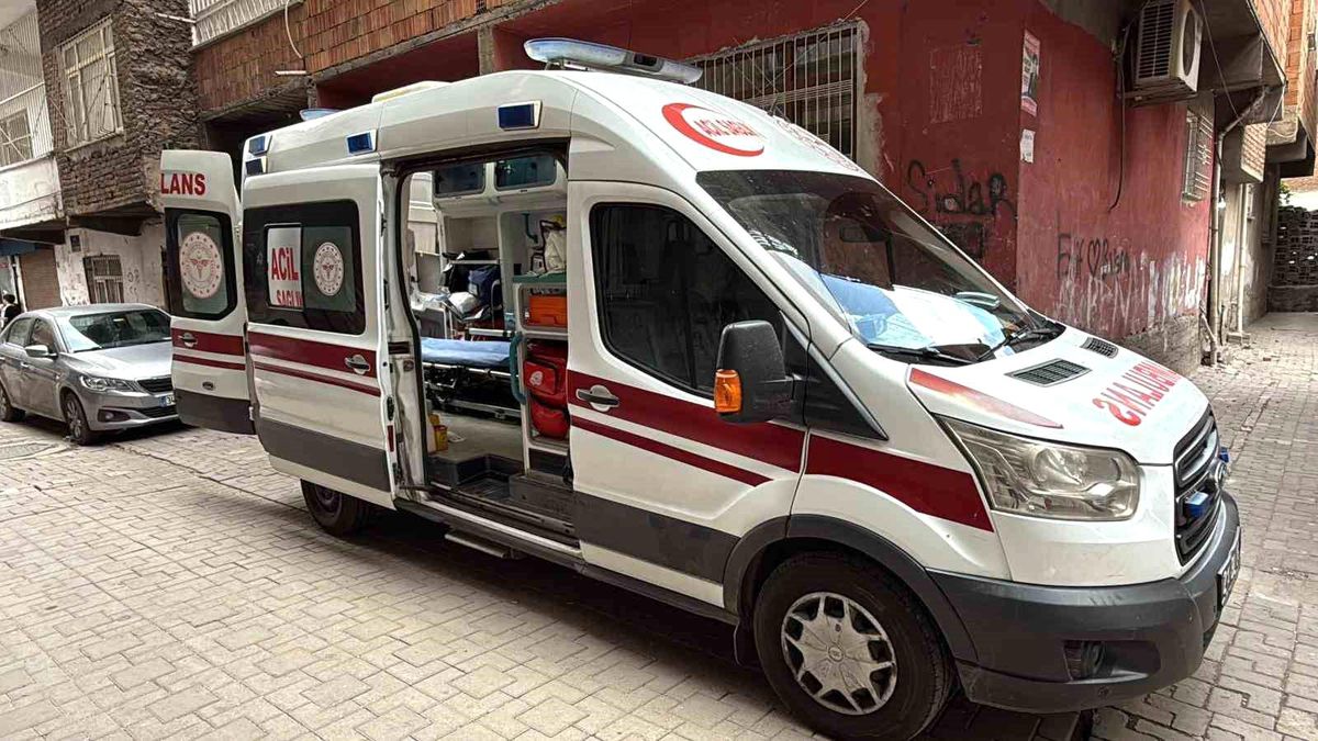 Mahalle sakinleri kokudan şüphelendi, yalnız yaşayan adam evinde ölü bulundu