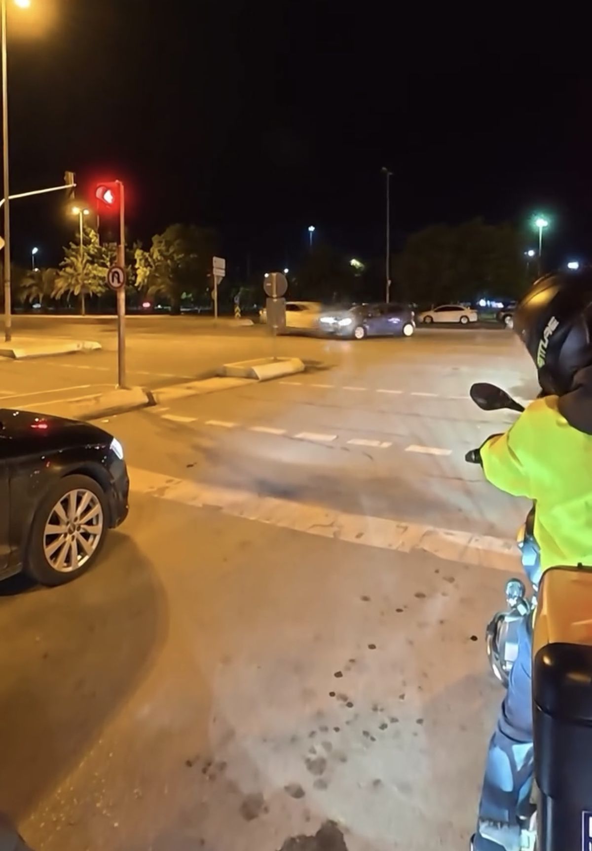 Maltepe'de çarpışma sonrası otomobil alev aldı