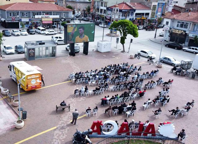 Milli maç heyecanı Alaca’da dev ekranda yaşandı