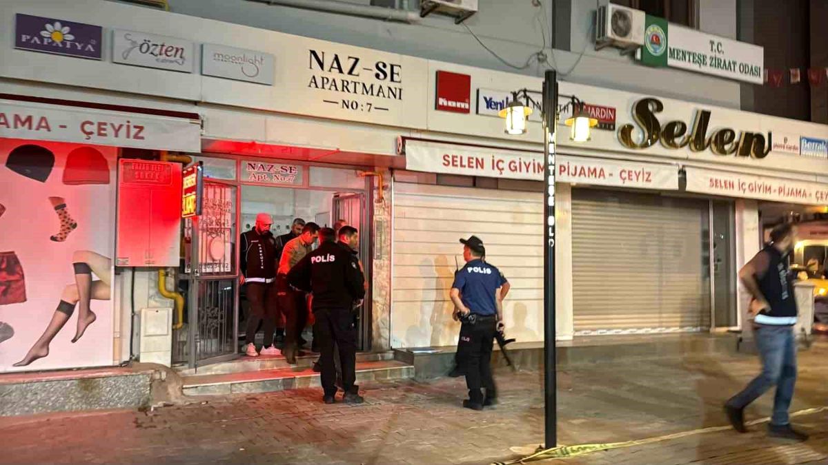 Muğla'da KADES ihbarında yaşanan olayın ardından polis ekiplerinin olay yerinde inceleme yapması.