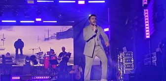 Şarkıcı Mustafa Ceceli Antalya'da konser verdi