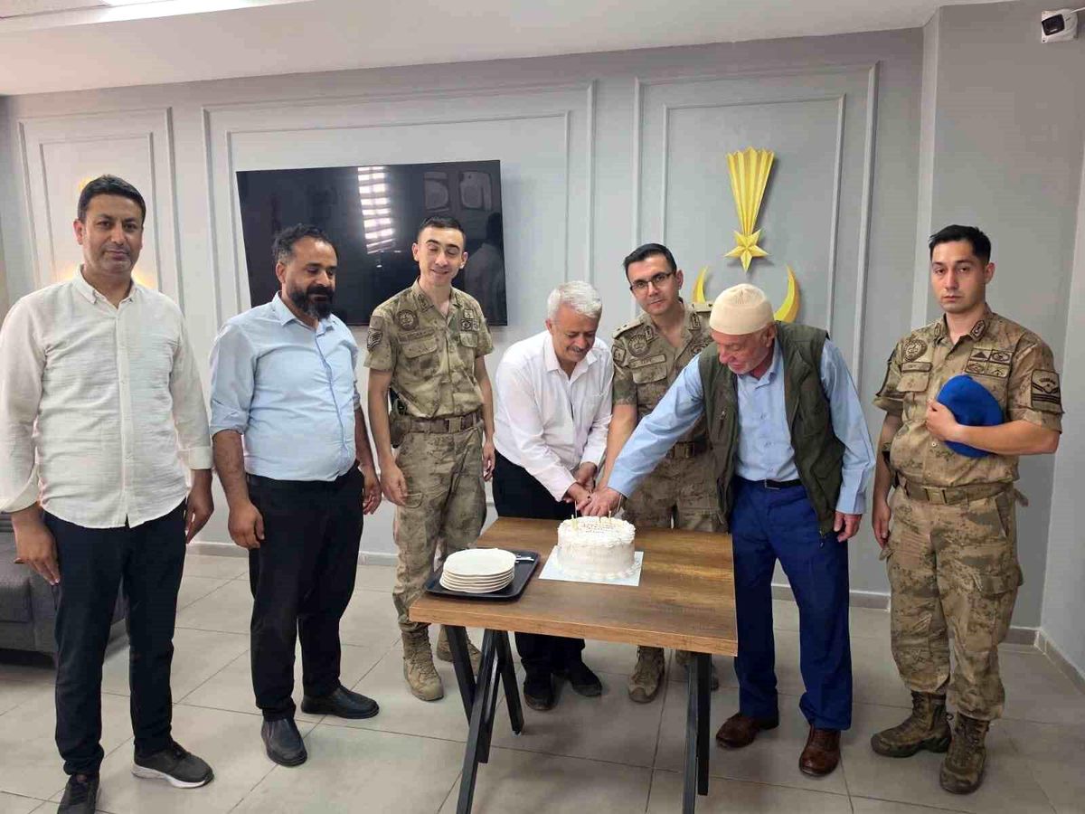 Şehit Babalarından Jandarma'ya Anlamlı Ziyaret