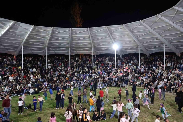 Tortum Şelalesi Festivali’nde renkli ve coşkulu anlar yaşandı