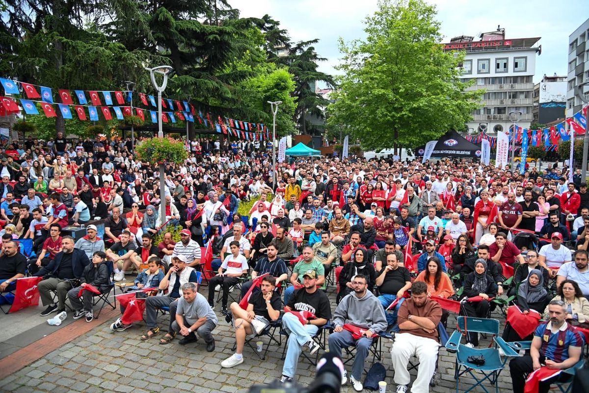 Trabzon'da milli maç heyecanı: Dev ekranda Avustralya yenilgisi