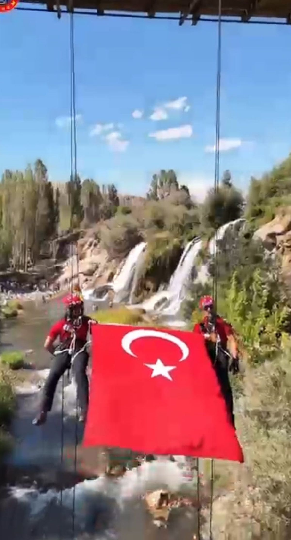 Van İl Jandarma Komutanlığı personelinin görev başında olduğu anları gösteren klipten bir kesit.