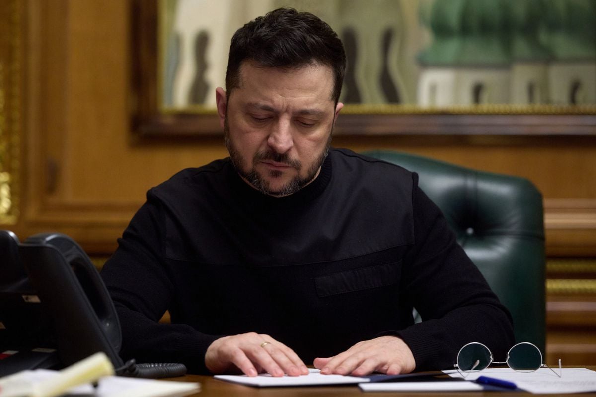 Ukrayna Devlet Başkanı Volodimir Zelenskiy konuşma yaparken