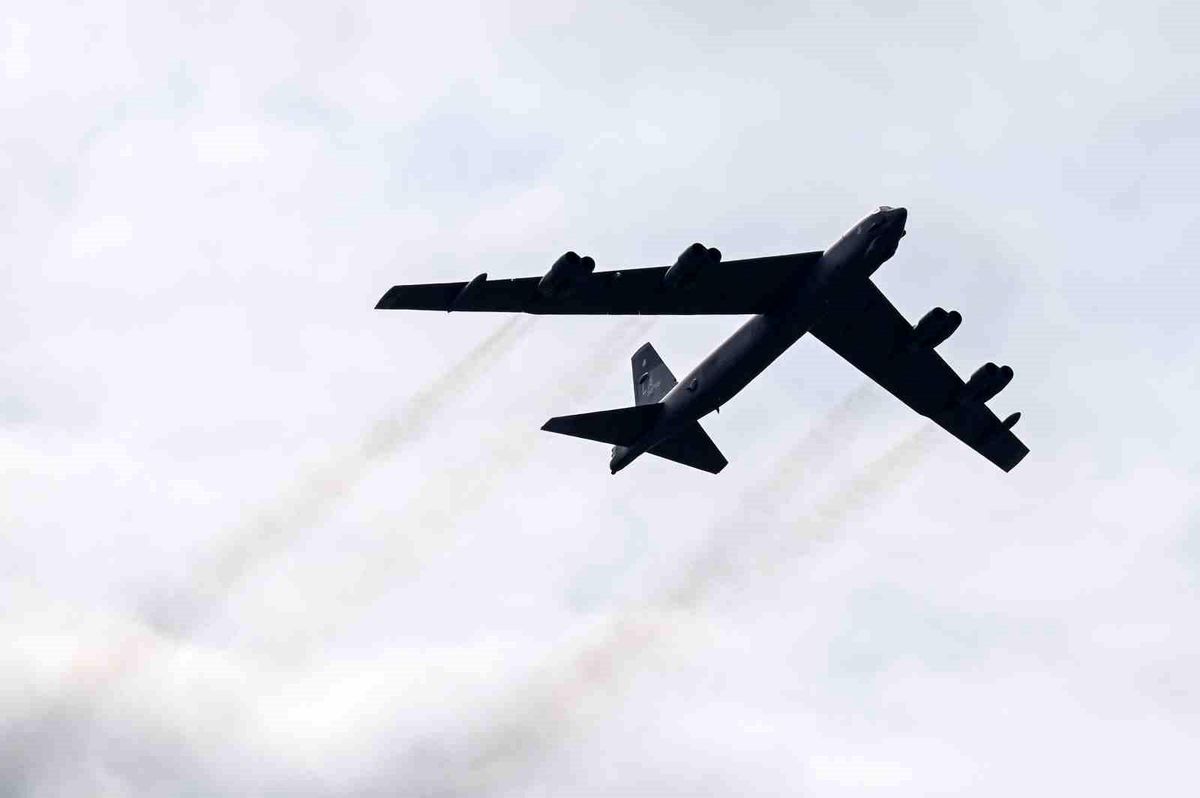 ABD'de B-52 bombardıman uçağı düştü