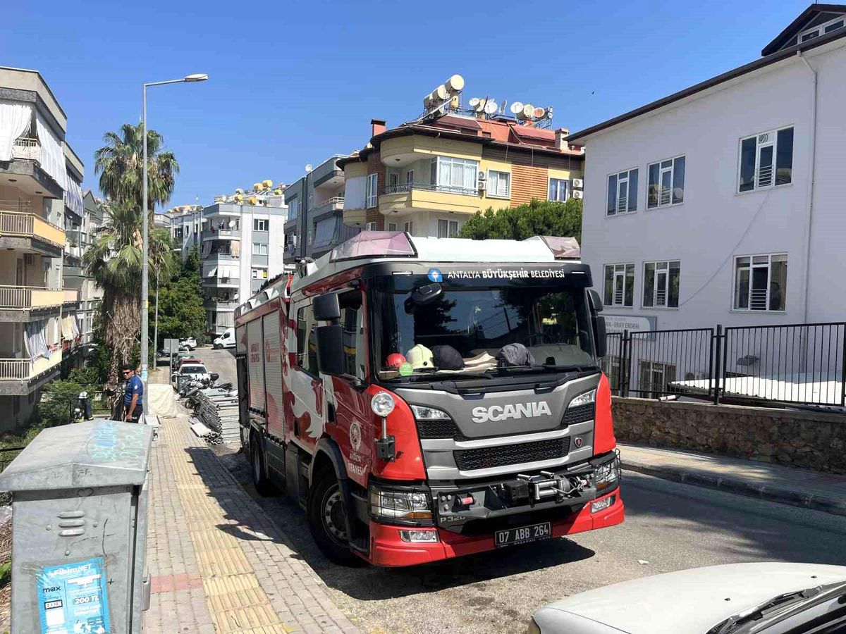 Alanya'da apartman dairesinde çıkan yangın korkuttu