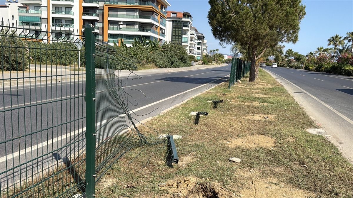 Antalya'da kaza yapan alkollü sürücünün ehliyetine 6 ay süreyle el konuldu