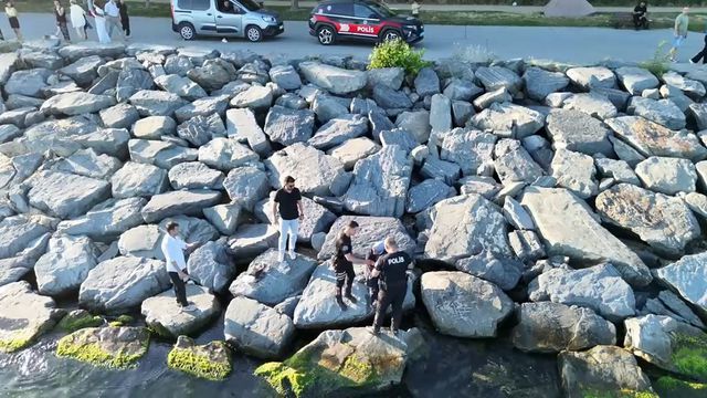 avcilar da kayaliklardan denize dusen kadini 7 19949192 o