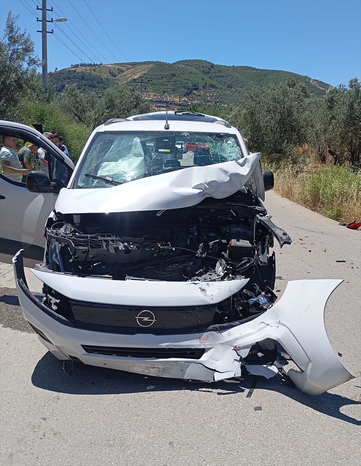 Balıkesir'de otomobil ile çarpışan motosikletin sürücüsü yaşamını yitirdi