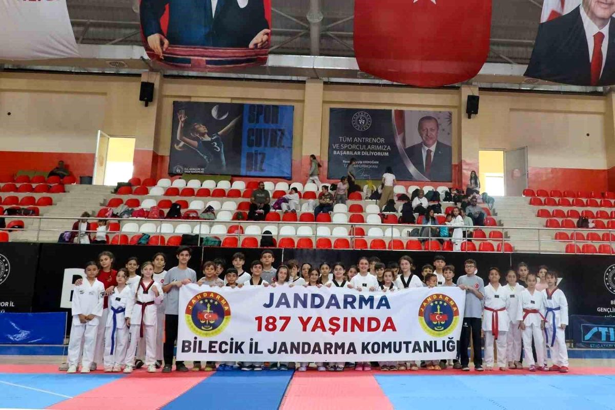 Bilecik'te jandarmanın 187. yılına özel pankart
