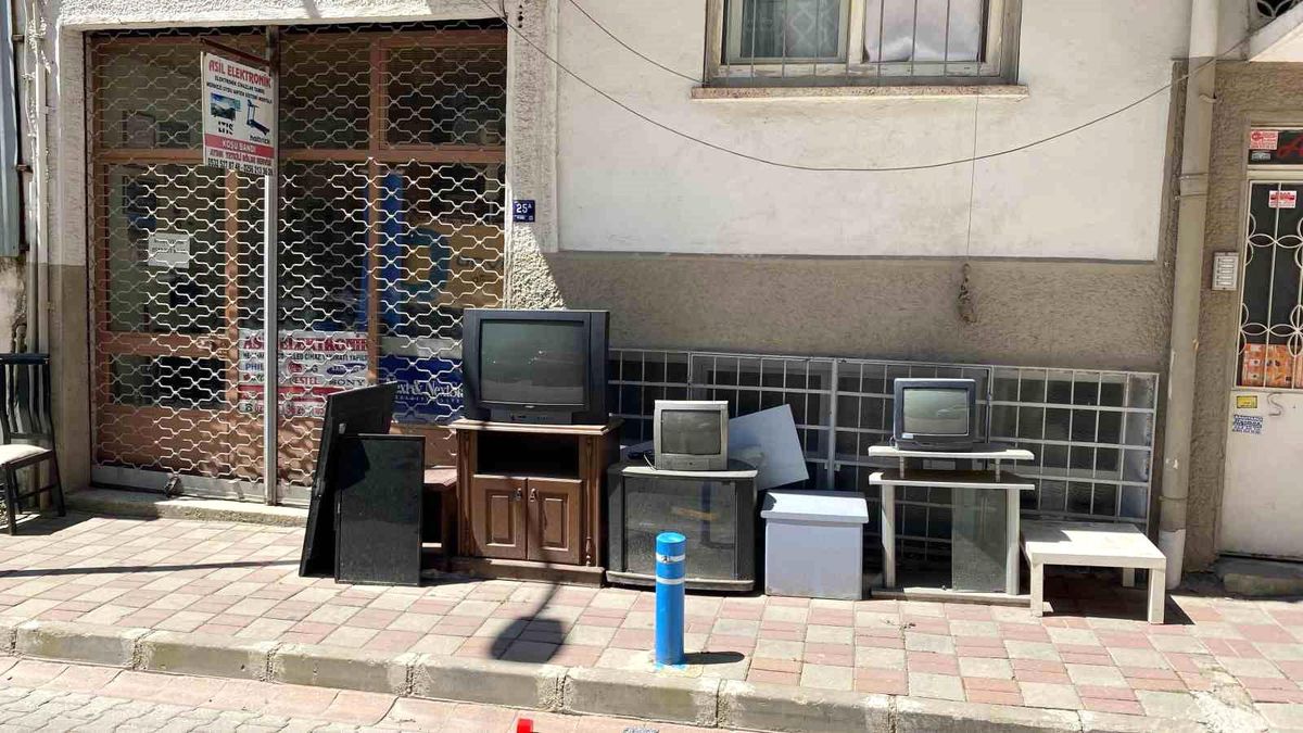 Bir dönemin vazgeçilmezi tüplü televizyonlar, şimdilerde nostalji yaşatıyor