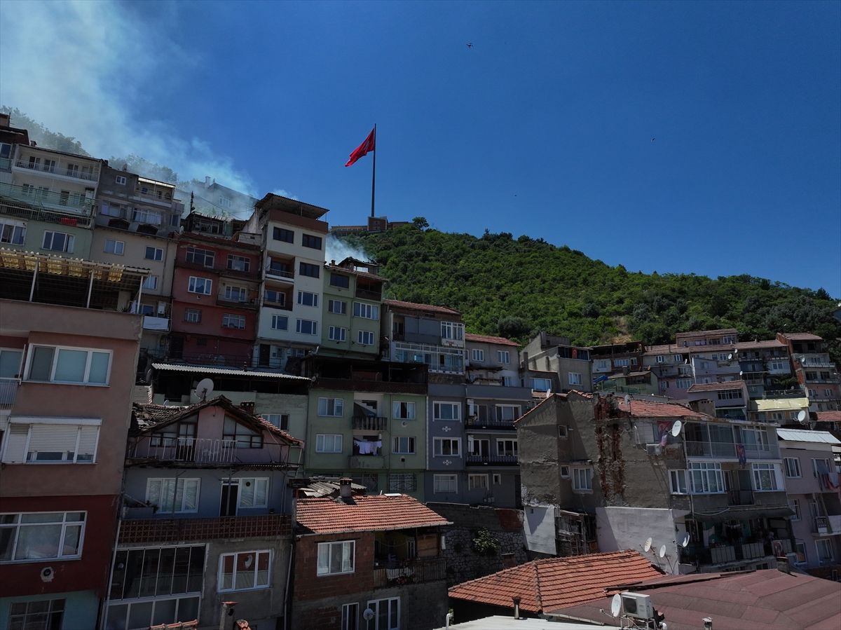 Bursa'da çıkan yangında iki binada hasar oluştu