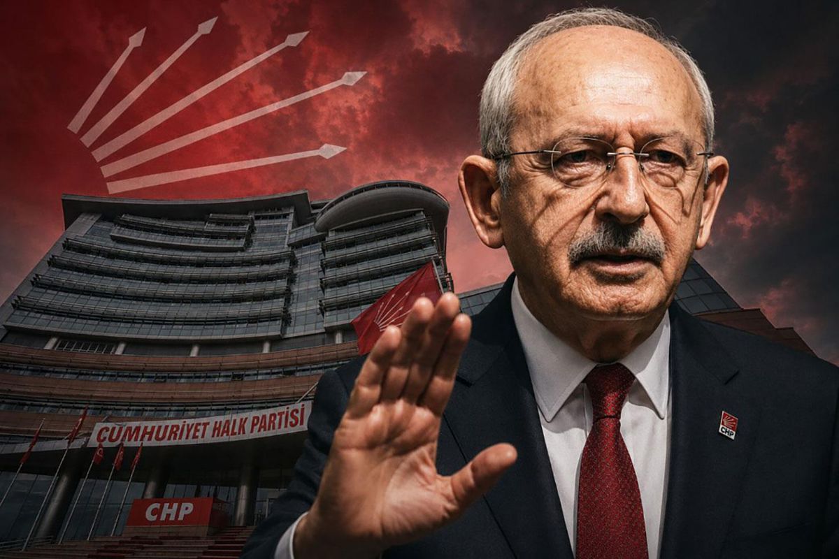CHP parti binası önünde çekilmiş bir fotoğraf