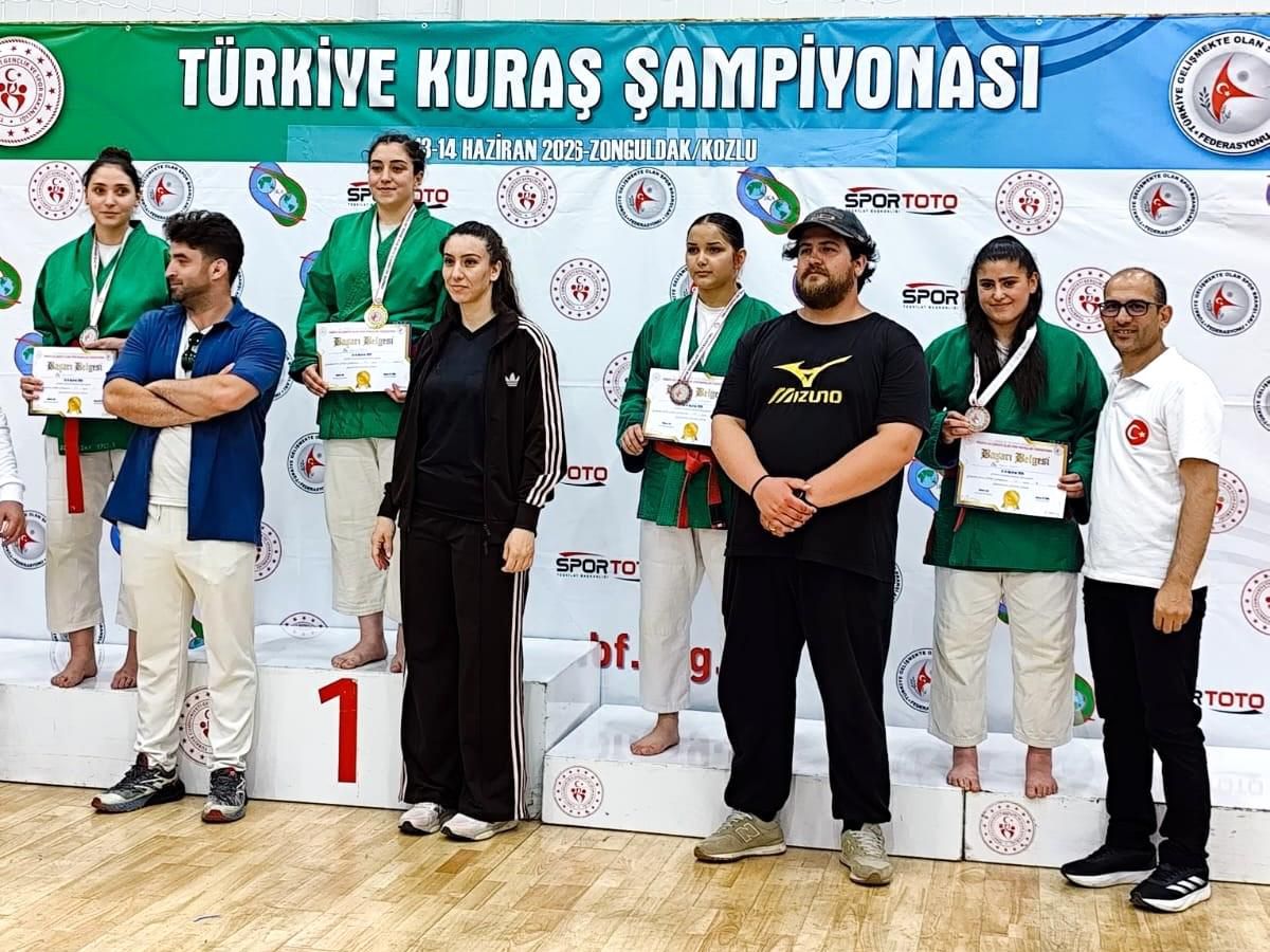 Vanlı öğrencilerin Kuraş Türkiye Şampiyonası'ndaki madalyaları