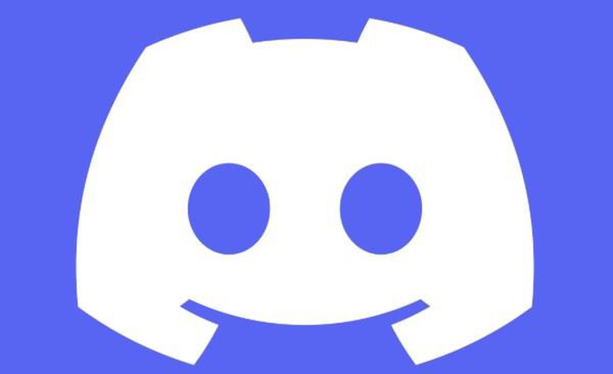 Discord logosu ve beyaz bir arka plan üzerinde 'Bağlanıyor' yazısı.