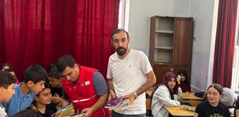 Diyarbakır'da öğrencilere kitap ve çocuk kiti hediye edildi
