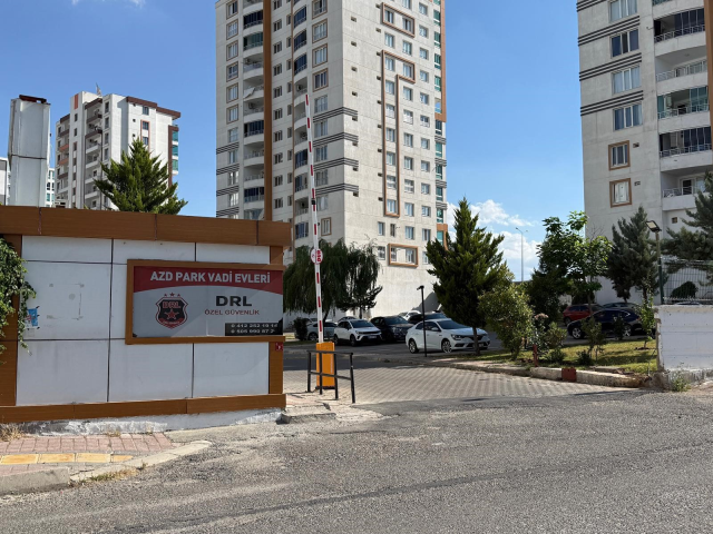 diyarbakirda evinin balkonunda 19952670 8306 1 m