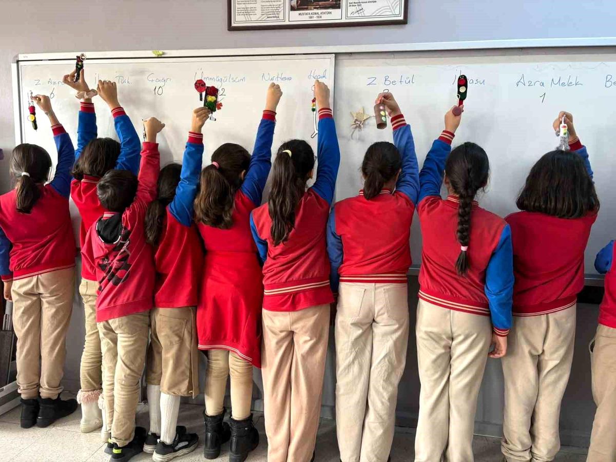 Elazığ'da uluslararası 'On the Road Safely and Smiling' Projesi başladı
