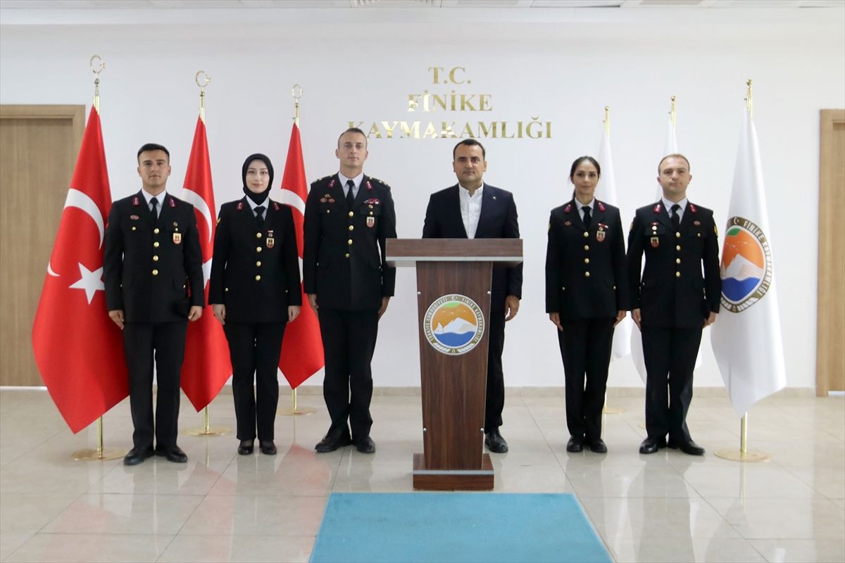 Finike İlçe Jandarma Komutanı Karakaya, Finike Kaymakamı Çelik'i ziyaret etti