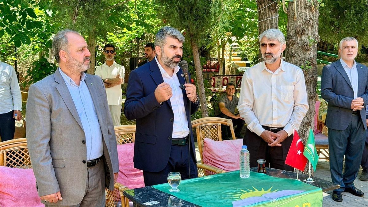 HÜDA PAR'lı Dinç, Çermik'te muhtar ve vatandaşlarla buluştu