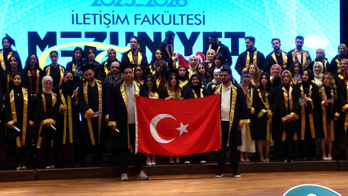 İnönü Üniversitesi İletişim Fakültesi'nde mezuniyet heyecanı