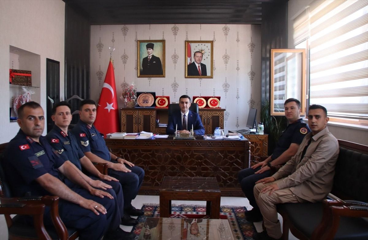 Kastamonu Küre'de Jandarma personeli Kaymakamlık makamını ziyaret ediyor.